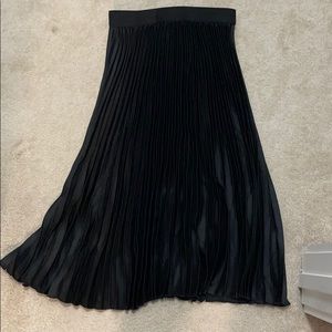 Pleated long black skirt BNWT